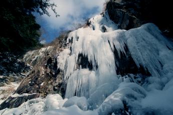 冬日绝景 河原谷的大冰柱（统称：难所瀑布）